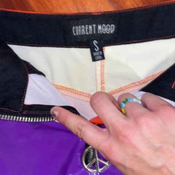 Current Mood Peace Sign Festival Shorts - Picture 3 of 3